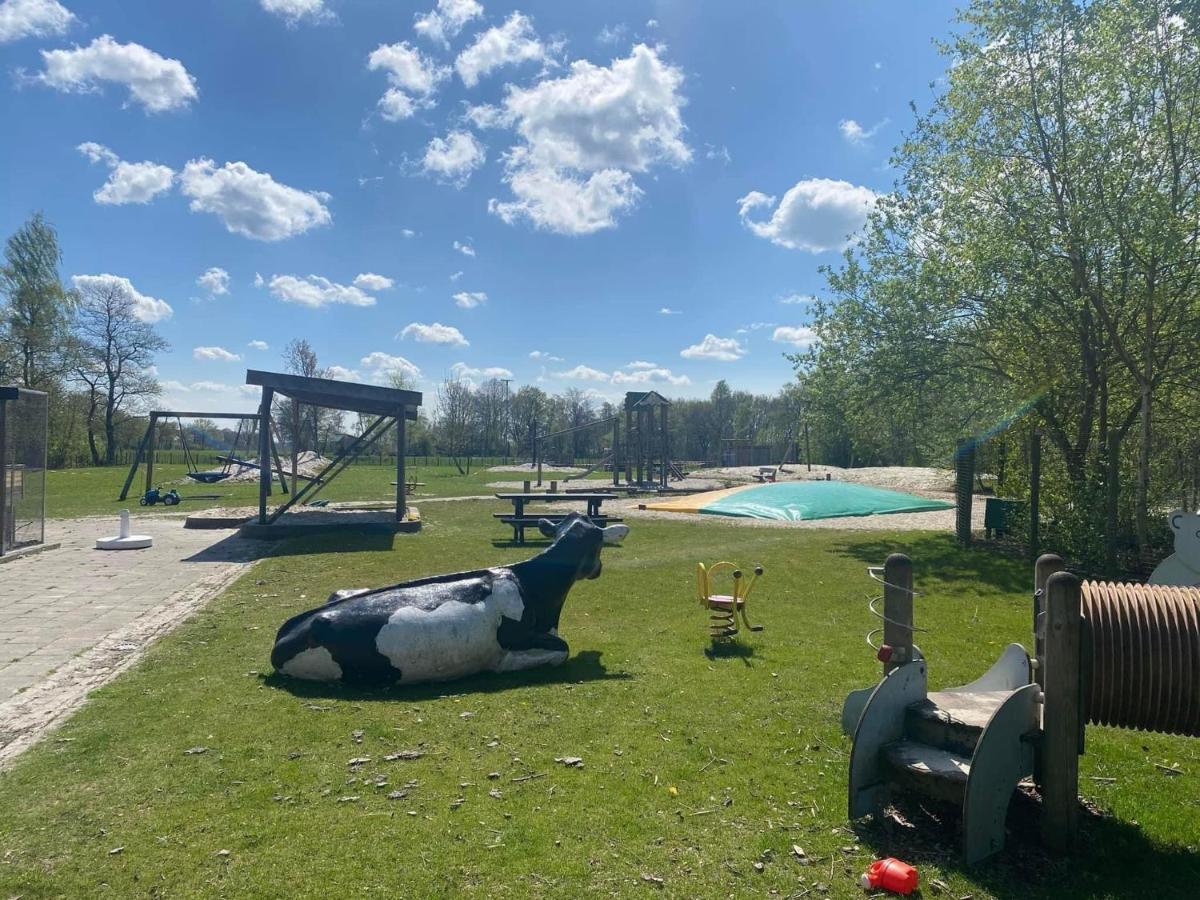 Pipowagens Bij Pannenkoekenrestaurant & Camping De Koppenjan 'Een Uniek Verblijf Met Kinderspeelboerderij' Jubbega-Schurega Exterior photo